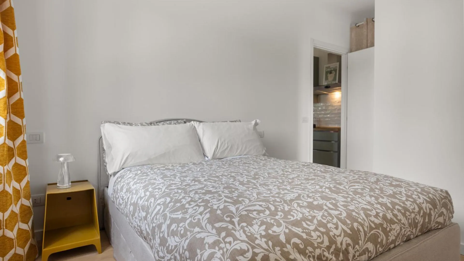 The Poolside House - New 2 Bedroom Apartment With Terrace Rom 0*,  Italien