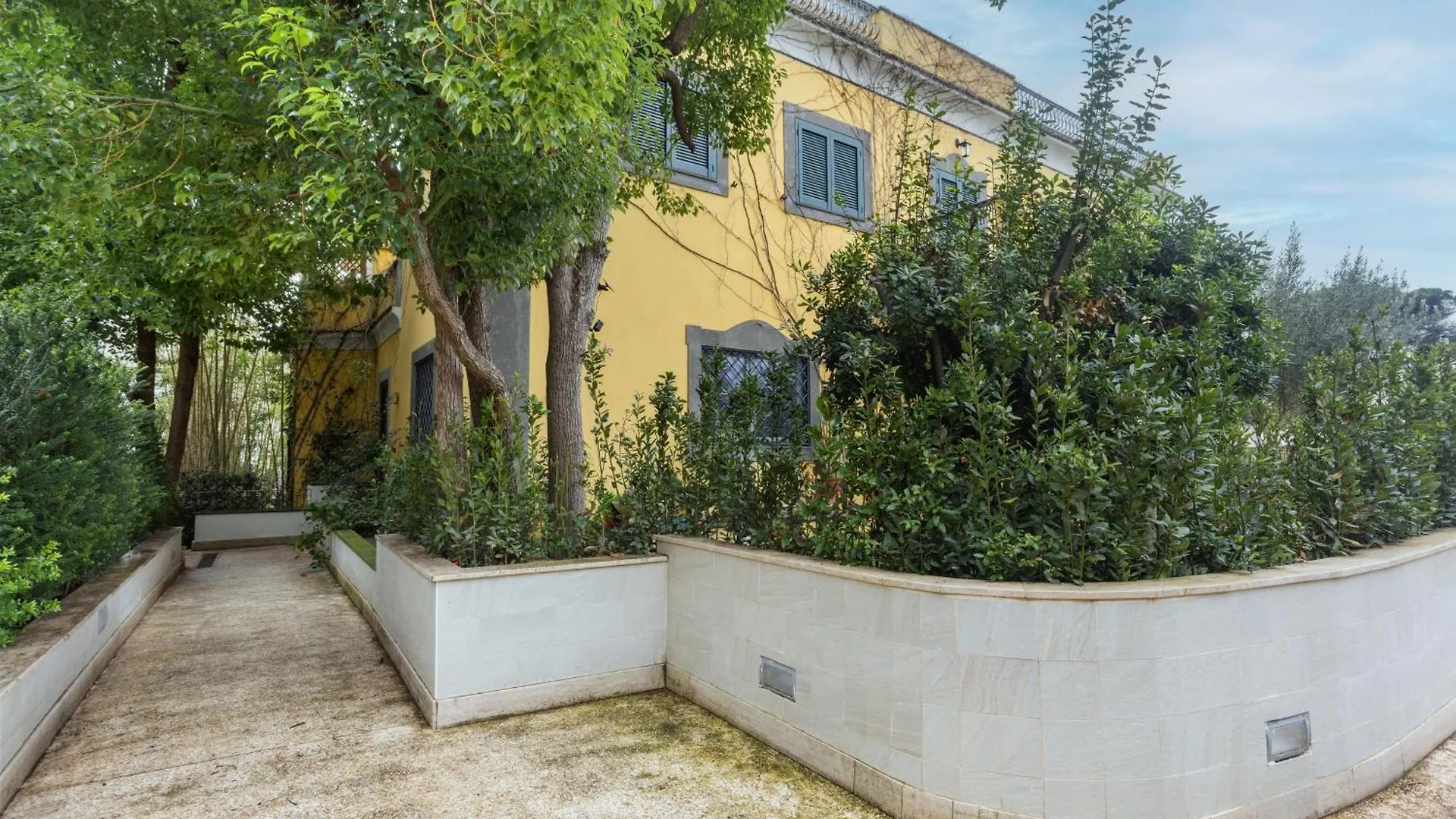 The Poolside House - New 2 Bedroom Apartment With Terrace Rom Italien