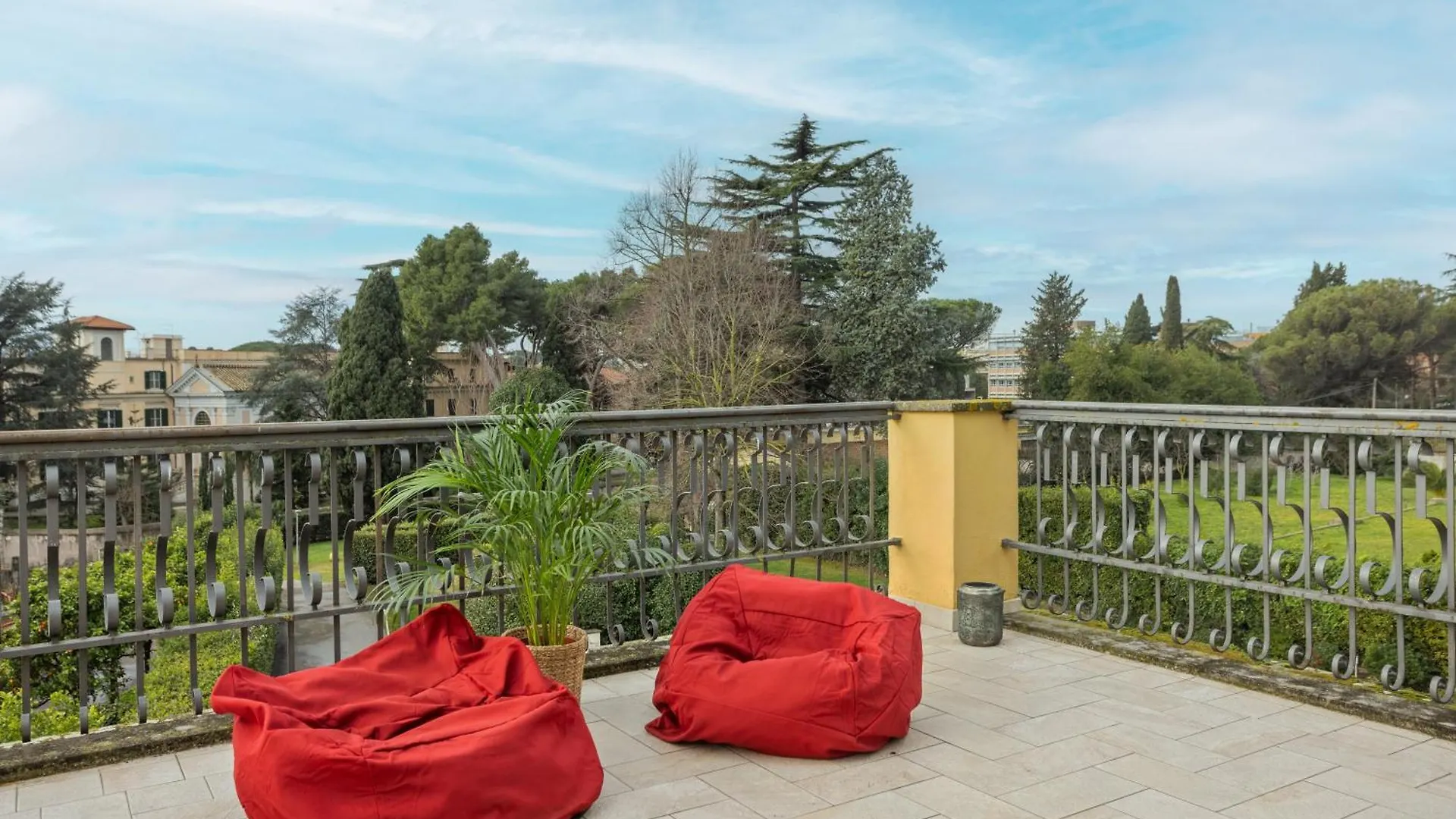 The Poolside House - New 2 Bedroom Apartment With Terrace Rom