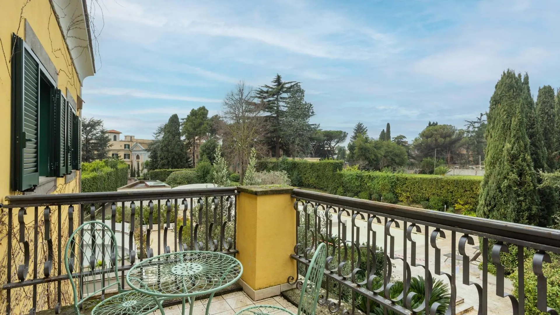 The Poolside House - New 2 Bedroom Apartment With Terrace Rom