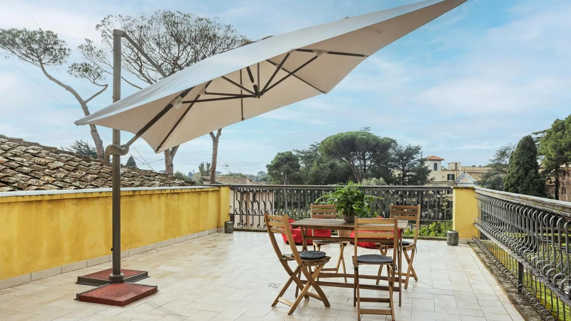 The Poolside House - New 2 Bedroom Apartment With Terrace Rom